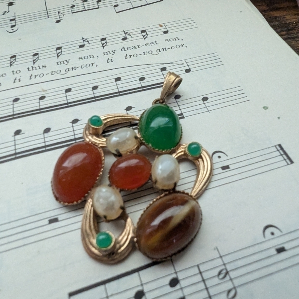 Elegant Gold and Green Pendant